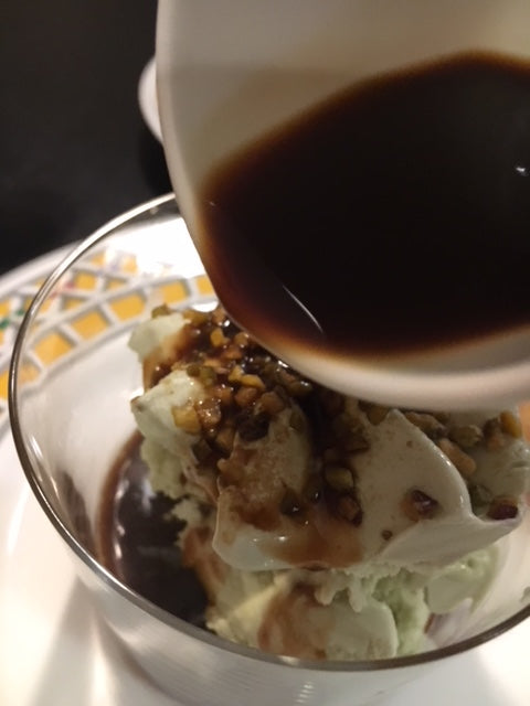 easy dinner party desert with Italian coffee. affogato al cafe with illy italian coffee, how to use coffee in desert